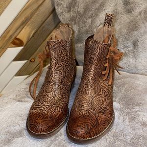 Corral Circle G Embroidered Booties